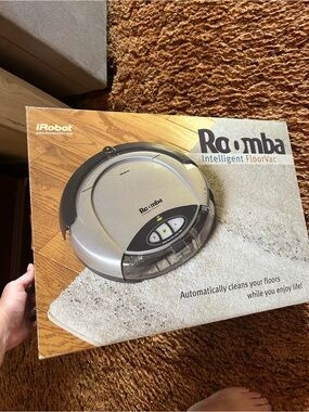 iRobot Roomba Silver Intelligent FloorVac - Silver